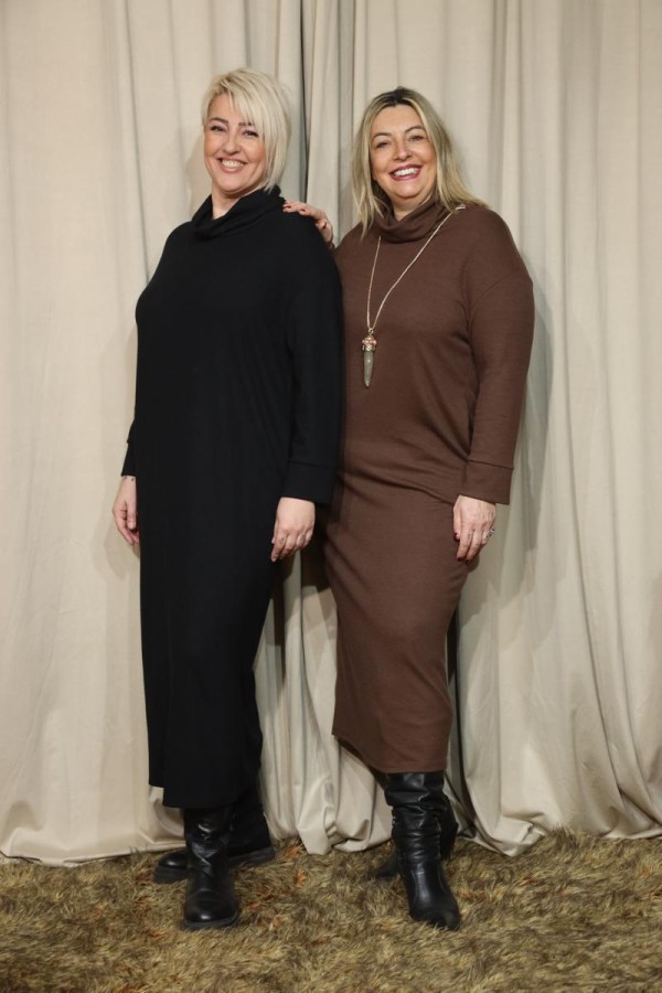 SONIA ΜΑΚΡΥ ΦΟΡΕΜΑ ΜΕ ΧΑΛΑΡΟ ΖΙΒΑΓΚΟ