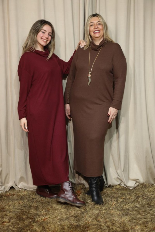 SONIA ΜΑΚΡΥ ΦΟΡΕΜΑ ΜΕ ΧΑΛΑΡΟ ΖΙΒΑΓΚΟ