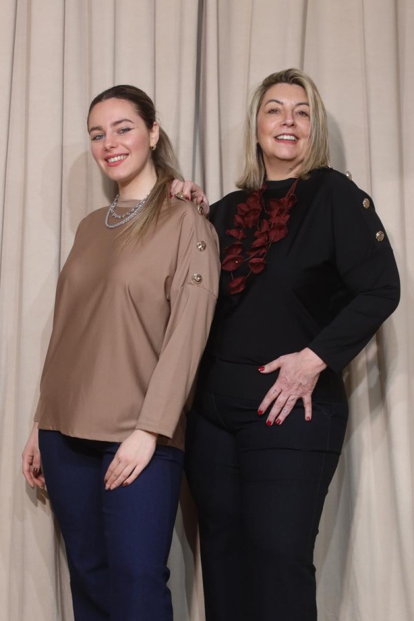 BLAIR ΜΠΛΟΥΖΑ ΒΙΣΚΟΖΗ ΜΕ ΛΑΙΜΟΚΟΨΗ