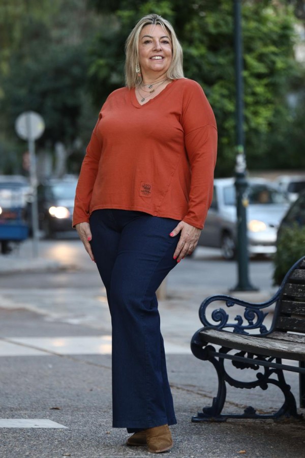 LENI ΜΠΛΟΥΖΑ ΒΑΜΒΑΚΕΡΗ
