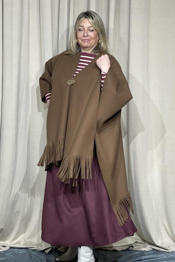 ELENA ΚΑΠΑ ΜΕ ΚΡΟΣΙΑ