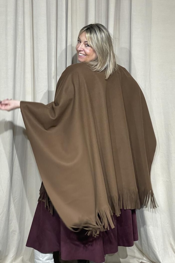 ELENA ΚΑΠΑ ΜΕ ΚΡΟΣΙΑ