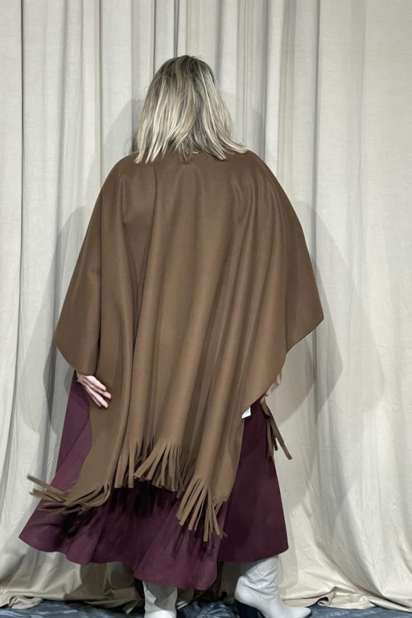 ELENA ΚΑΠΑ ΜΕ ΚΡΟΣΙΑ