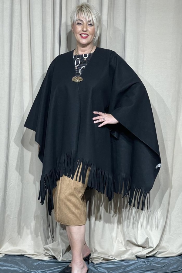 ELENA ΚΑΠΑ ΜΕ ΚΡΟΣΙΑ