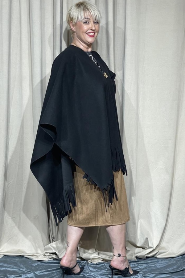 ELENA ΚΑΠΑ ΜΕ ΚΡΟΣΙΑ