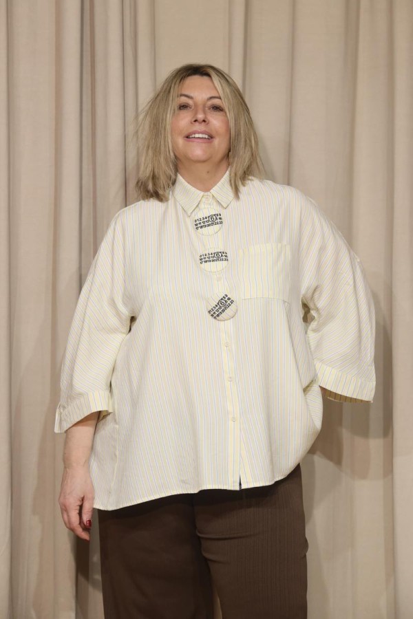 ARLEN OVERSIZED ΠΟΥΚΑΜΙΣΑ ΜΕ ΜΕΓΑΛΑ ΔΙΑΚΟΣΜΗΤΙΚΑ ΚΟΥΜΠΙΑ