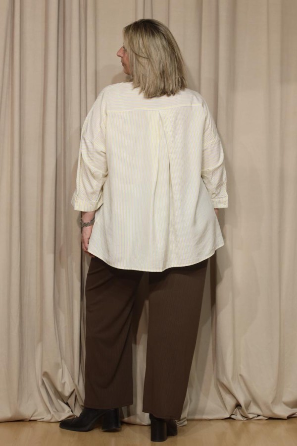 ARLEN OVERSIZED ΠΟΥΚΑΜΙΣΑ ΜΕ ΜΕΓΑΛΑ ΔΙΑΚΟΣΜΗΤΙΚΑ ΚΟΥΜΠΙΑ