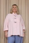 ARLEN OVERSIZED ΠΟΥΚΑΜΙΣΑ ΜΕ ΜΕΓΑΛΑ ΔΙΑΚΟΣΜΗΤΙΚΑ ΚΟΥΜΠΙΑ